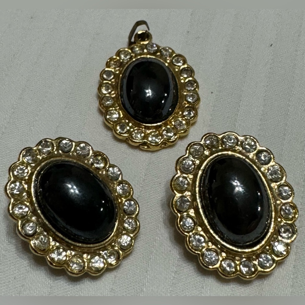 Black pearl style pendant, and earrings